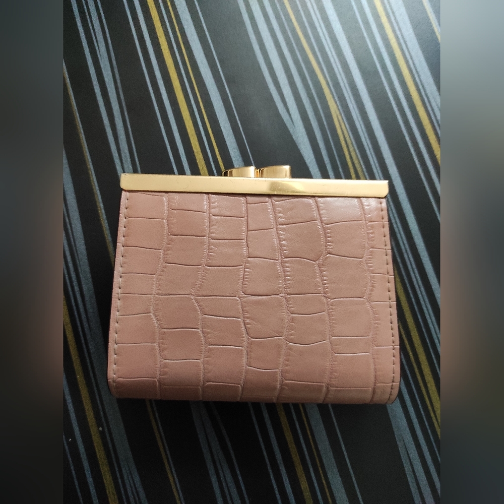 Accessorize London Bi Fold Wallet - Picture 8 of 9
